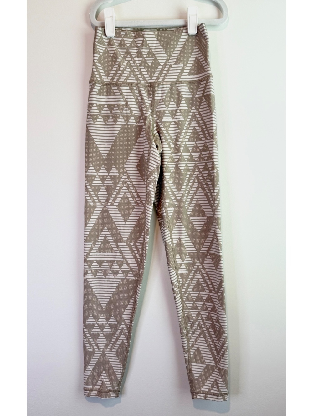 aerie Chill Play Women’s High-Waisted Leggings with Geometric Pattern Size XS